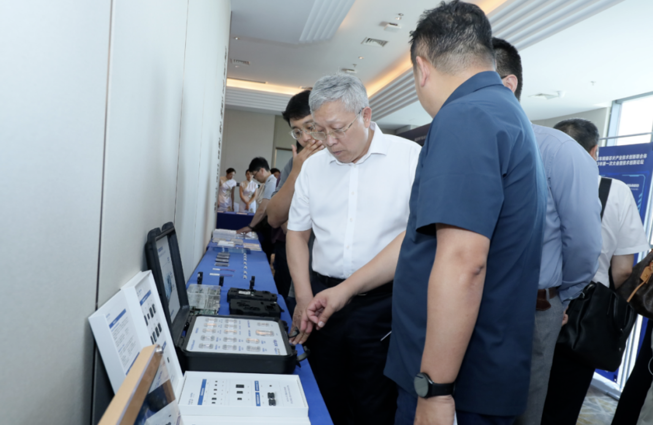 AutoChips加入湖北省车规级芯片产业技术创新联合体 共促汽车产业链高质量发展_杰发科技汽车电子芯片专业设计公司